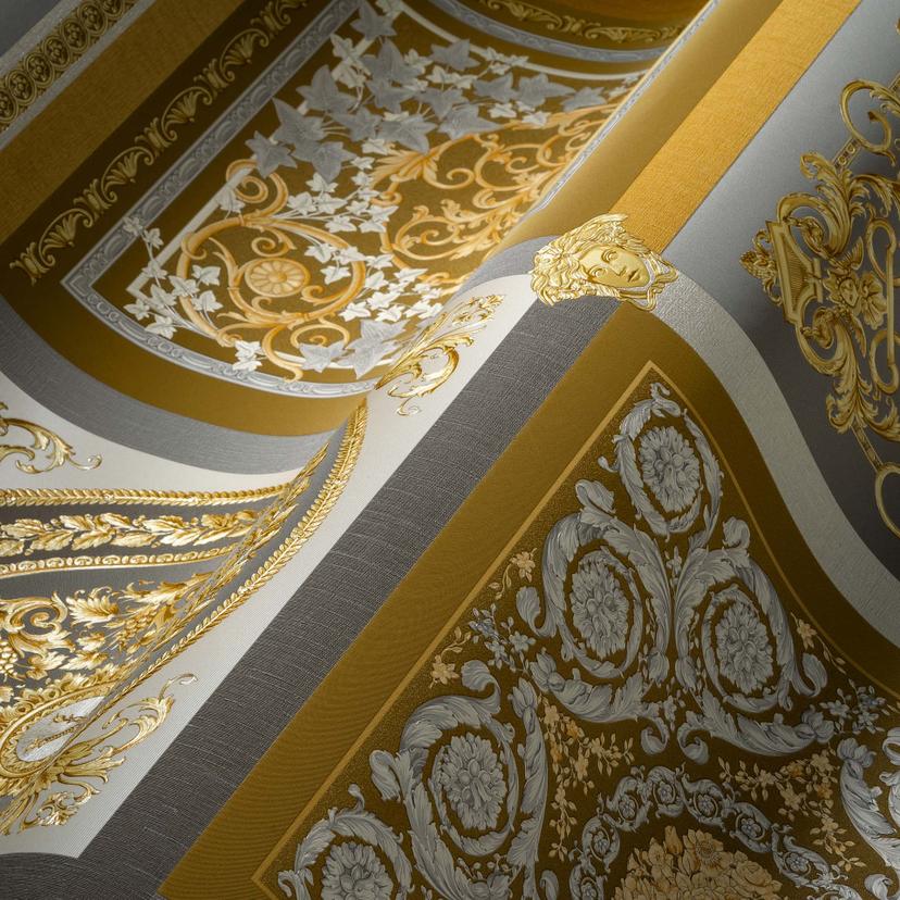 Carta da parati Versace in oro e argento in tessuto non tessuto con design barocco con viticci