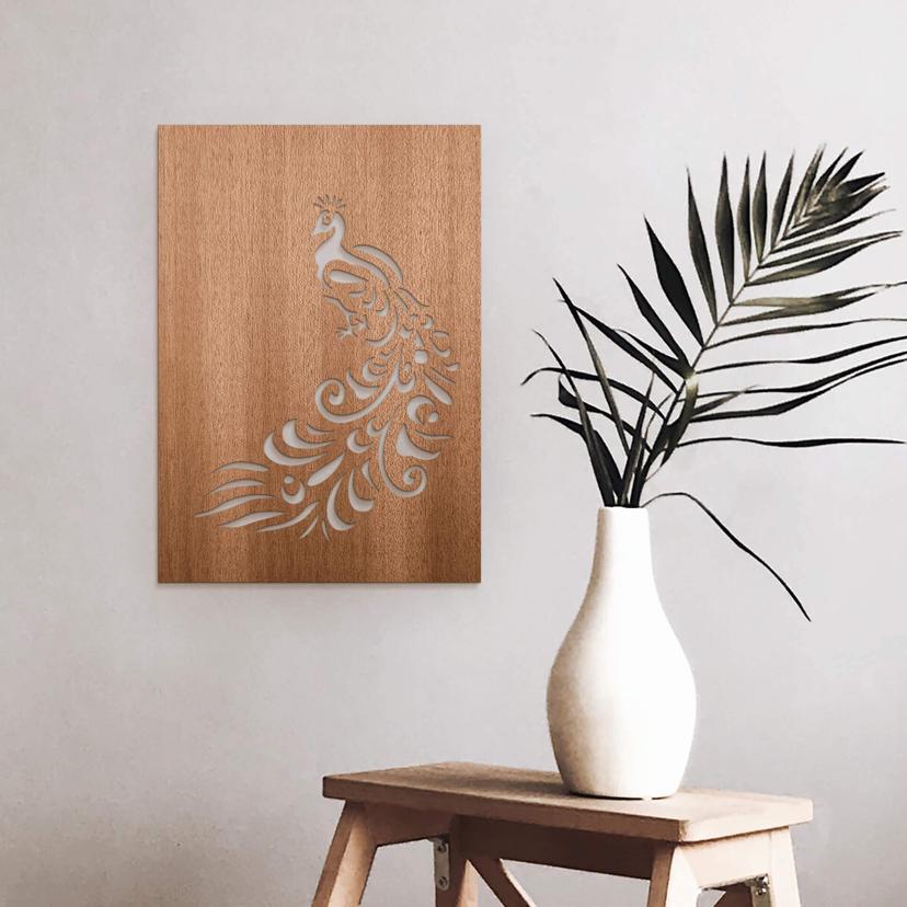 Decoración en madera caoba - Pavo real