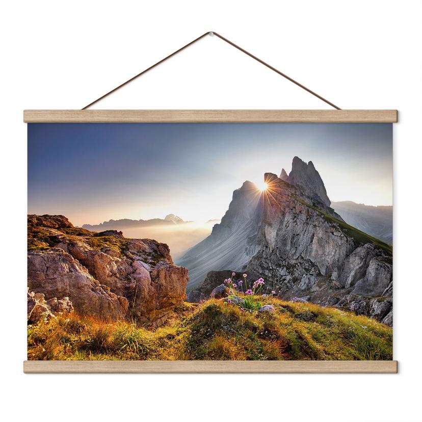 Textielposter zonsopgang boven de bergen in Zuid-Tirol
