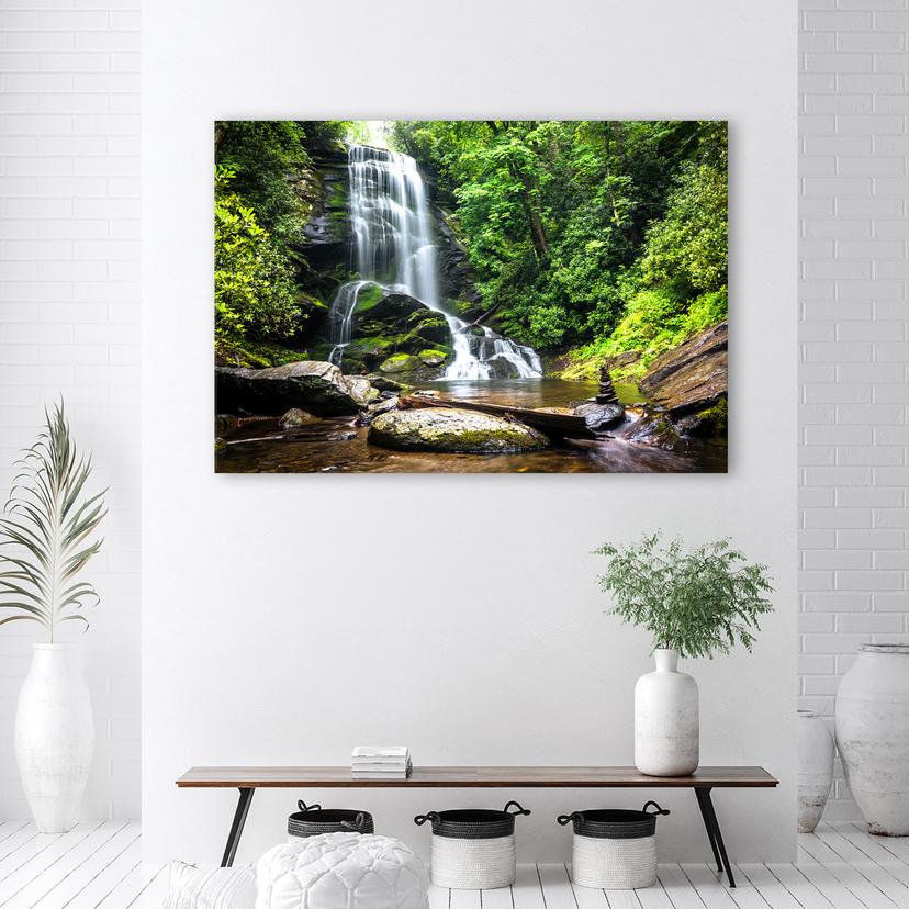 Stampe su tela, cascata in una foresta verde