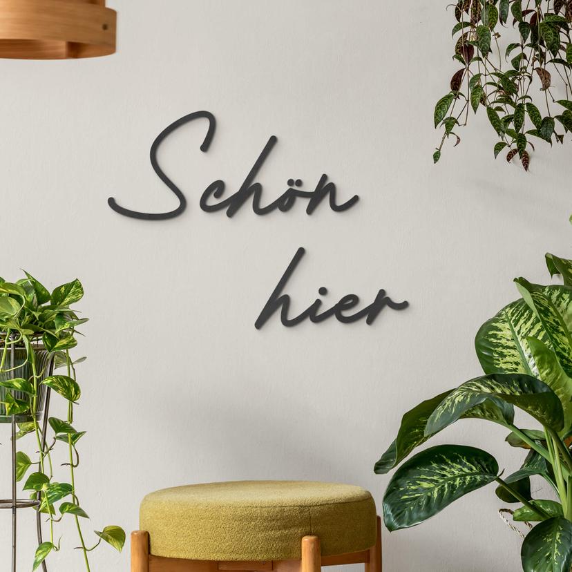 3D-Schriftzug 'Schön hier' – Natürliche MDF-Holzdeko für einladende Räume