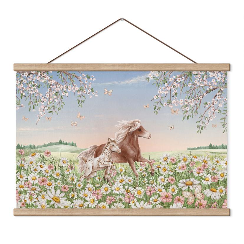 Kinderkamer Textielposter Paarden op de bloemenweide - Kikki Belle