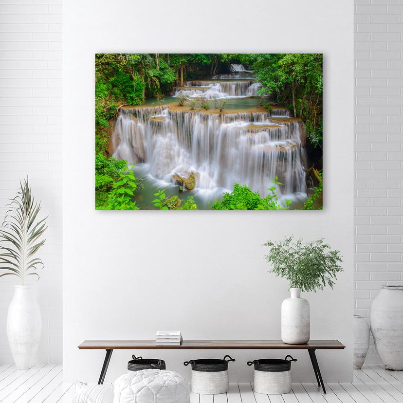 Stampe su tela, cascata in una foresta verde