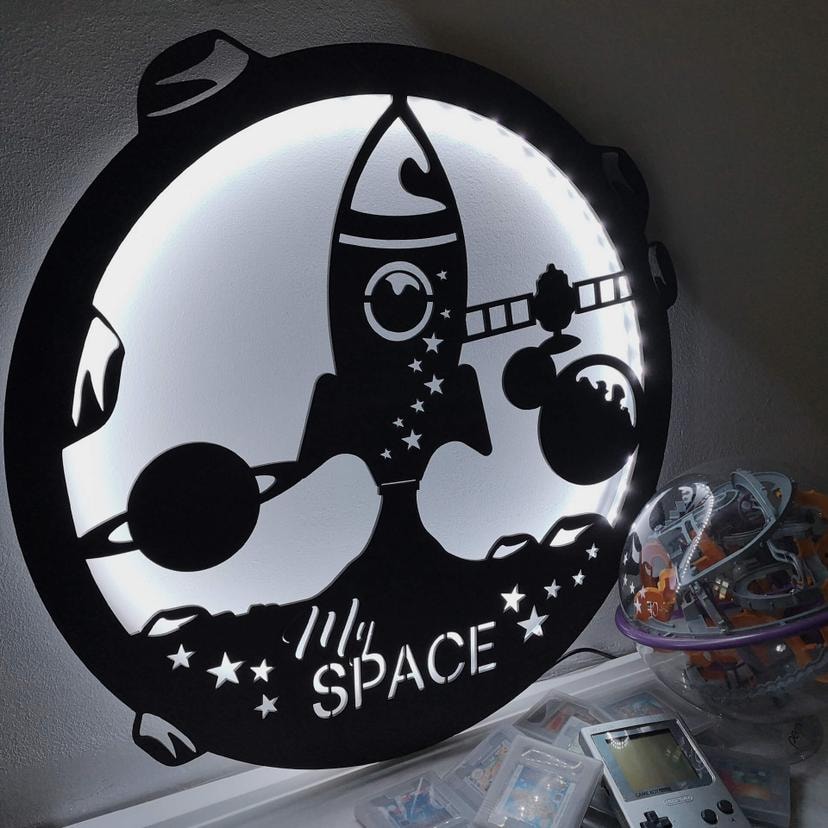 Décoration lumineuse LED en MDF - My Space fusée