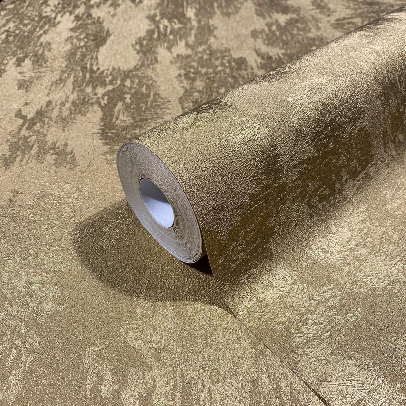 Papel pintado no tejido con un fuerte efecto brillante en una textura dorada de aspecto de hormigón