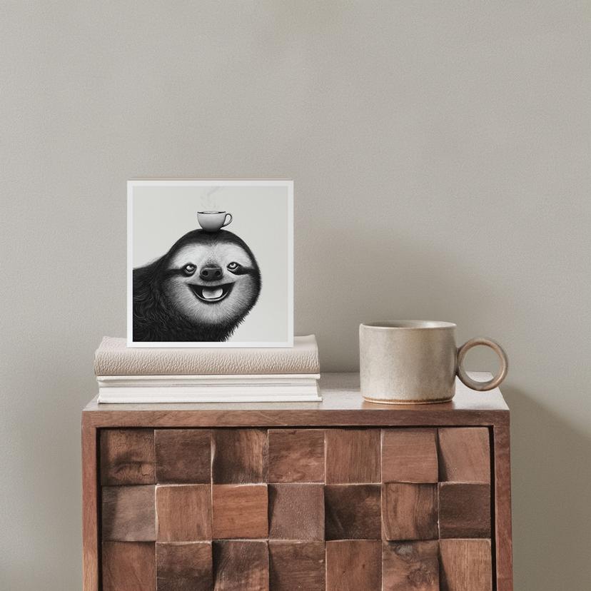 Houten Wanddecoratie om neer te zetten - Vrolijke Luiaard met Koffie - Korenkova - 15x15 cm
