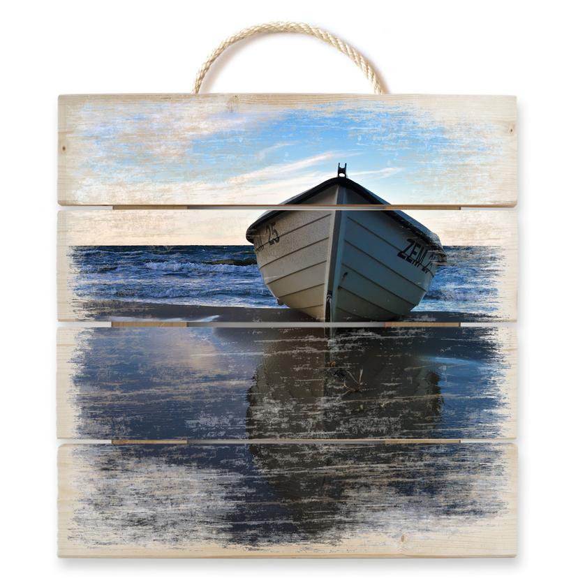 Trätavla Ensam båt på stranden - 40x41,5 cm