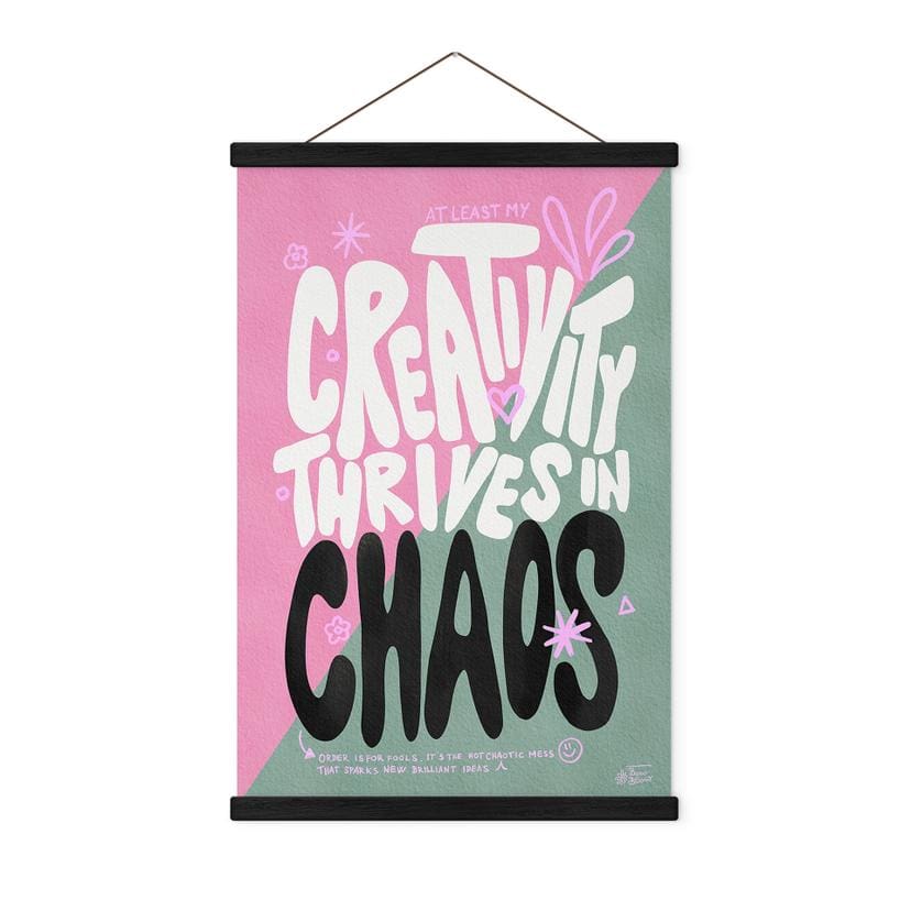 Póster de tela La creatividad prospera en el caos - Bloom