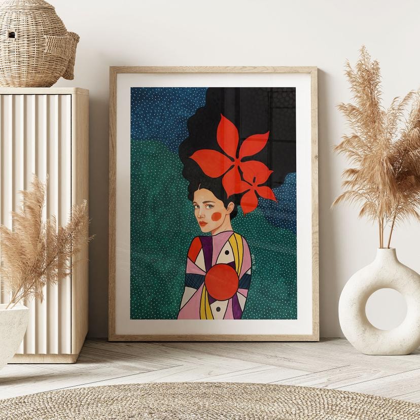Poster donna con fiori rossi e abito a fantasia - Hülya