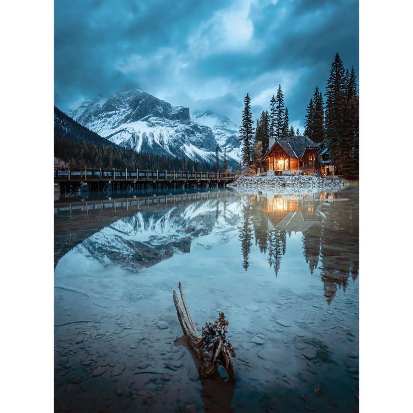 Fotomurale Idillio montano su un lago serale - Bing Li