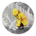 Stampa per pareti Bambino con Barchetta di Carta Street Art - Habib - Alu-Dibond Rotondo