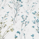 Non-woven tapet med skira ängsblommor i blått och vitt som en blommig naturtapet