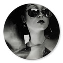 Glasbild Frau mit Sonnenbrille - Guido Maria Kretschmer Kollektion - Rund - Ø 70 cm