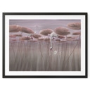 Poster lotusbloemen met zwaan in water in donkerroze - Ms Tiff