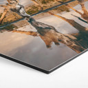 Sekskantet vægmaleri Refleksion af en giraf i naturen - Amtmann - aluminium dibond