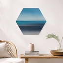 Hexagon Wandbild Rotko Veil - Blauer Horizont - Sir Edward x Grigory Gladarev - Alu-Dibond