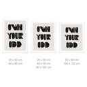 Plakat z powiedzeniem Own your odd | Motywacyjne powiedzenie w czerni i bieli