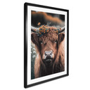 Plakat Treechild - Krowa rasy Highland z wieńcem kwiatowym