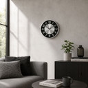 Horloge murale ronde noir et argent effet métal avec grands chiffres pour le salon 30x30x4 cm