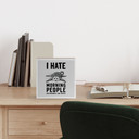 Træ dekoration blok I hate morning people - Magnusson