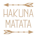 Drewniana dekoracja ścienna z napisem Hakuna Matata ze strzałkami - MDF natura