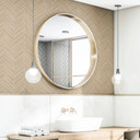 Non-woven tapet med sildebensmønster og trælook beige træeffekt
