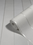Stribet tapet, non-woven tapet Novamur Yvi grå, hvid