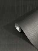 Non-woven tapet med skinnende fine striber og linjer sorte striber af Harald Glööckler