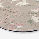 Billede af kraner i en kirsebærblomst Rush Beige - Bloomery Decor - rund – print på aluminium