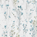 Non-woven tapet med skira ängsblommor i blått och vitt som en blommig naturtapet