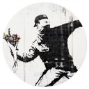 Naklejka na ścianę Banksy - Miotacz kwiatów - Okrągła