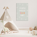 Alu-Dibond Wandbild - Kraftsatz 'Schön, dass es dich gibt' in bunter Typografie für Kinder
