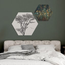 Hexagon Wandbild Minimalistischer Baum in ruhiger Landschaft - Flour - Alu-Dibond