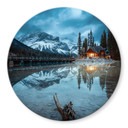 Glasbild Bergidylle am abendlichen See - Bing Li - Rund