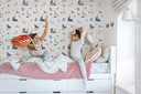 Børnetapet, non-woven tapet med illustration Kids Walls grå, farverig