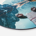 Wandbild Holzsteg am Pragser See in den Dolomiten - Alu-Dibond Rund