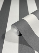 Stribet non-woven tapet Novamur Yvi hvid antracit