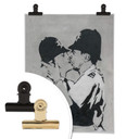Plakat Banksy - Całujący się policjanci