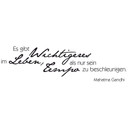 Wandtattoo Es gibt wichtigeres im Leben