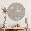 Billede af kraner i en kirsebærblomst Rush Beige - Bloomery Decor - rund – print på aluminium