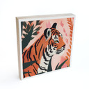 Billede af træ til at sætte op - Tiger i lyserød jungle - Treechild - 15x15 cm