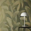 Tapeta z włókniny Isabelle Golden Canopy Palms Green Metallic - liście palmowe dżungla salon