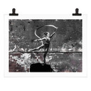 Plakat Banksy'ego w Ukrainie - Tancerka akrobatyczna