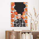 Billede af kvinde med retro valmueblomster - Hülya – print på aluminium (Alu-Dibond)