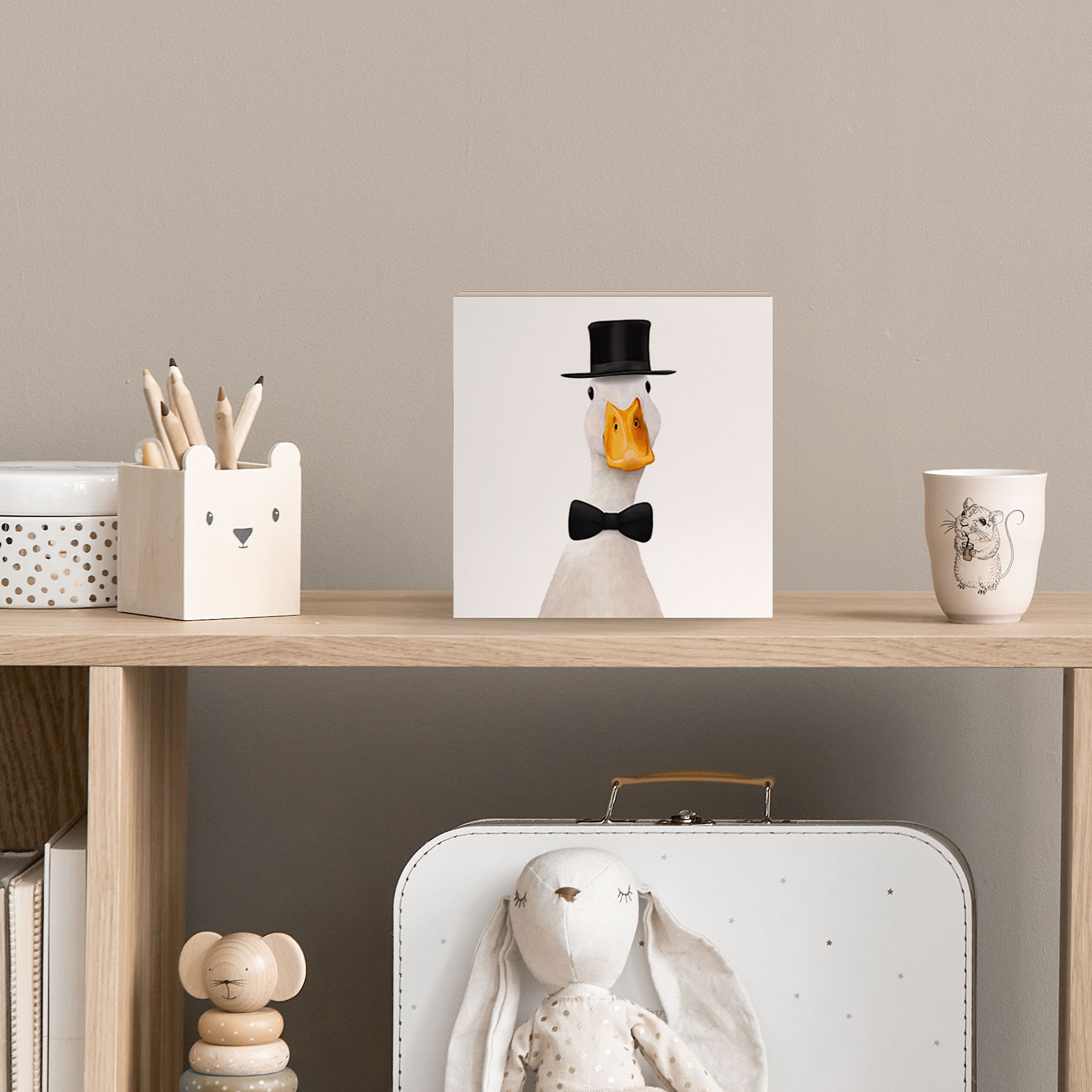 Billede af træ til at stille op - Gentleman Gås med Cylinder - Korenkova - 15x15 cm