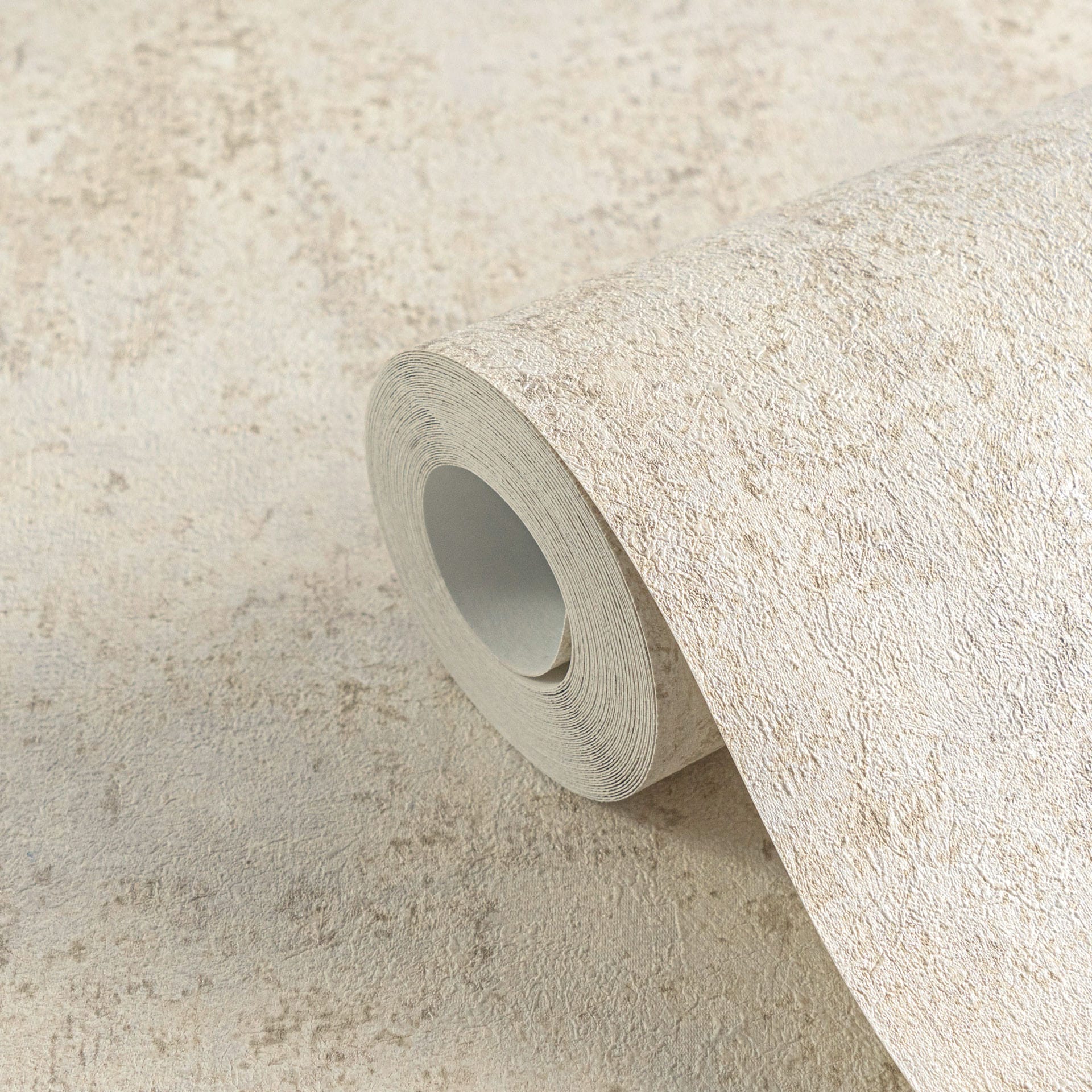 Vliesbehang in betonlook crème beige - structuurbehang met pleisterkarakter