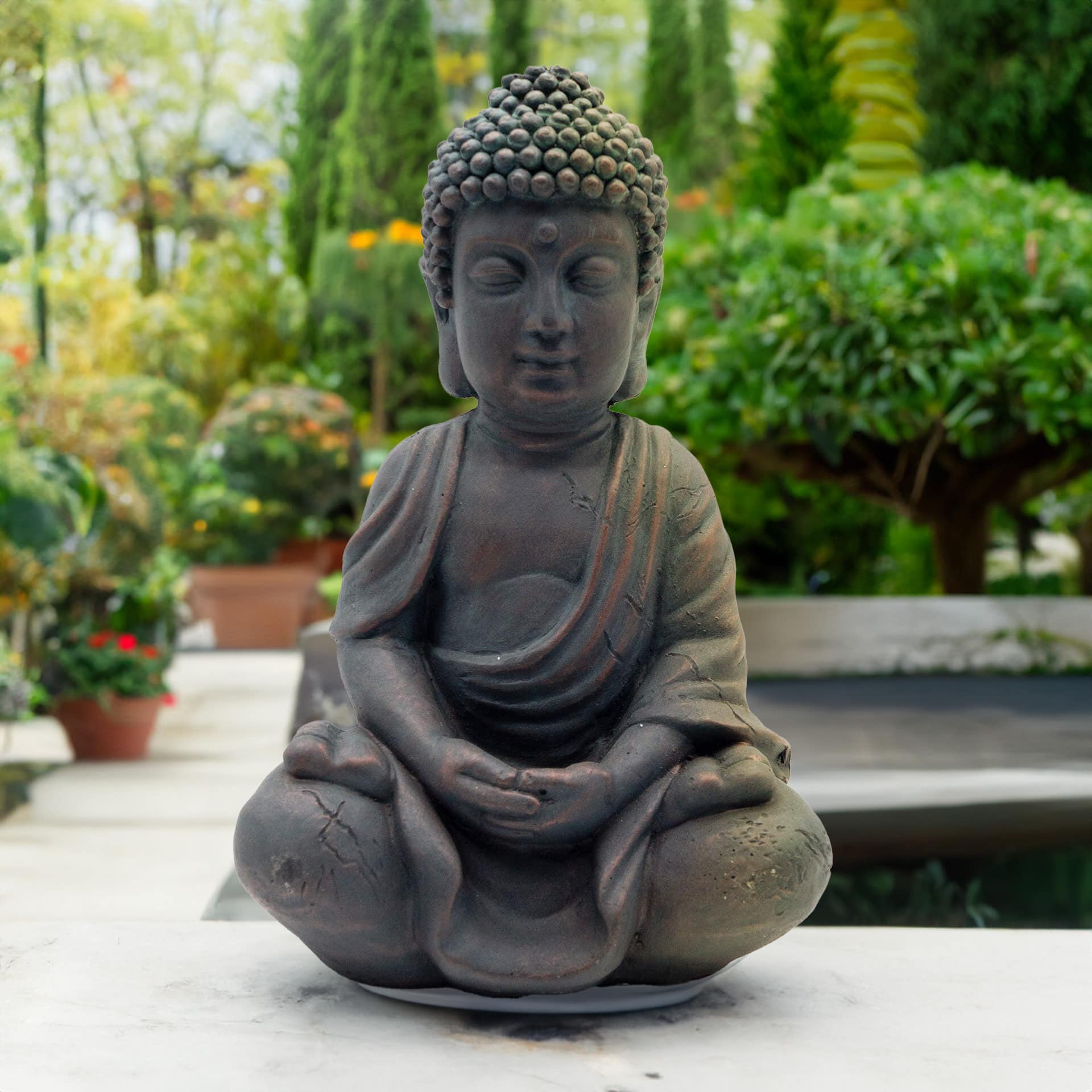 Meditative Deko Buddha Statue sitzend Bronze-Optik - 19x31 cm