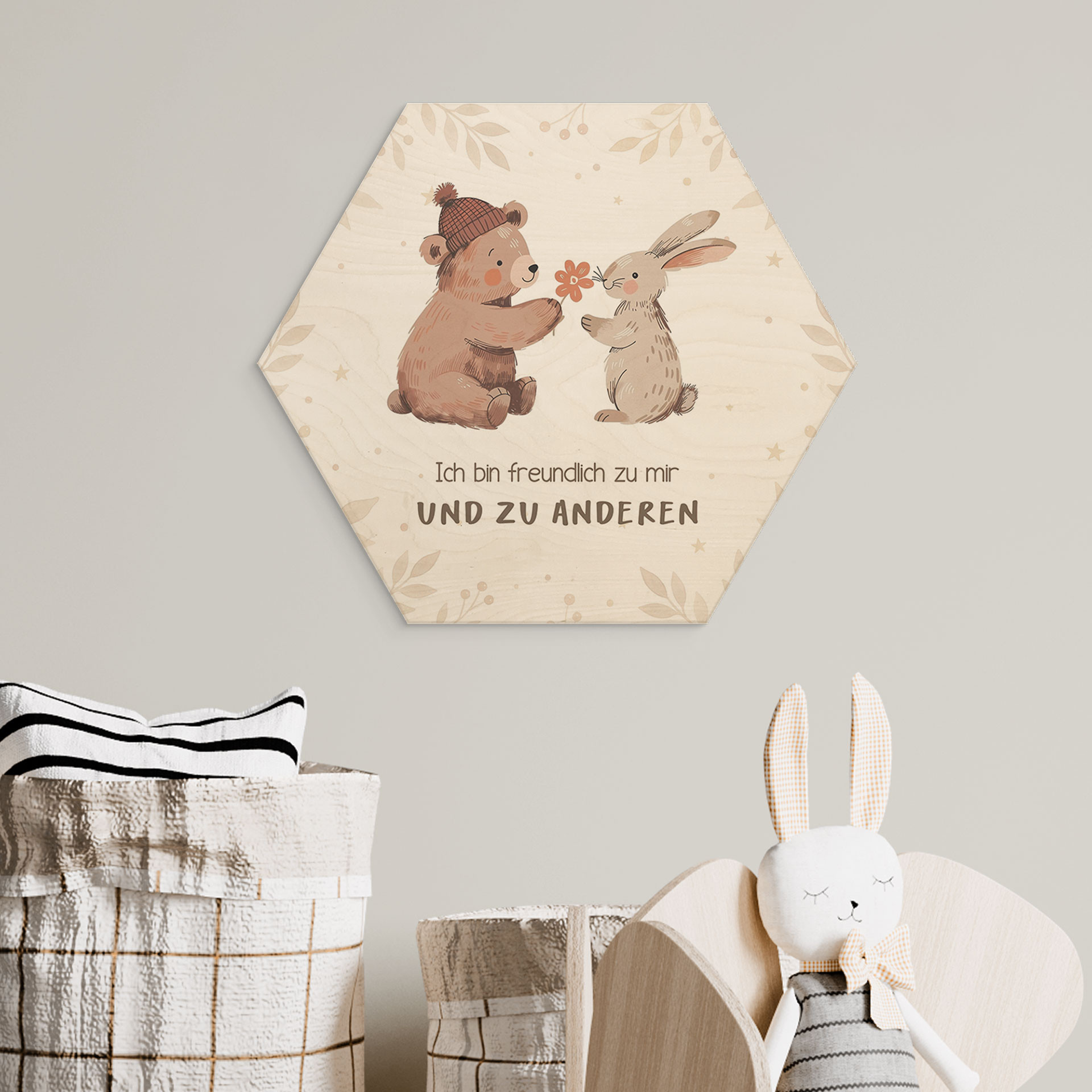 Holzbild Hexagon mit Bär und Hase - positiver Spruch 'Ich bin freundlich'