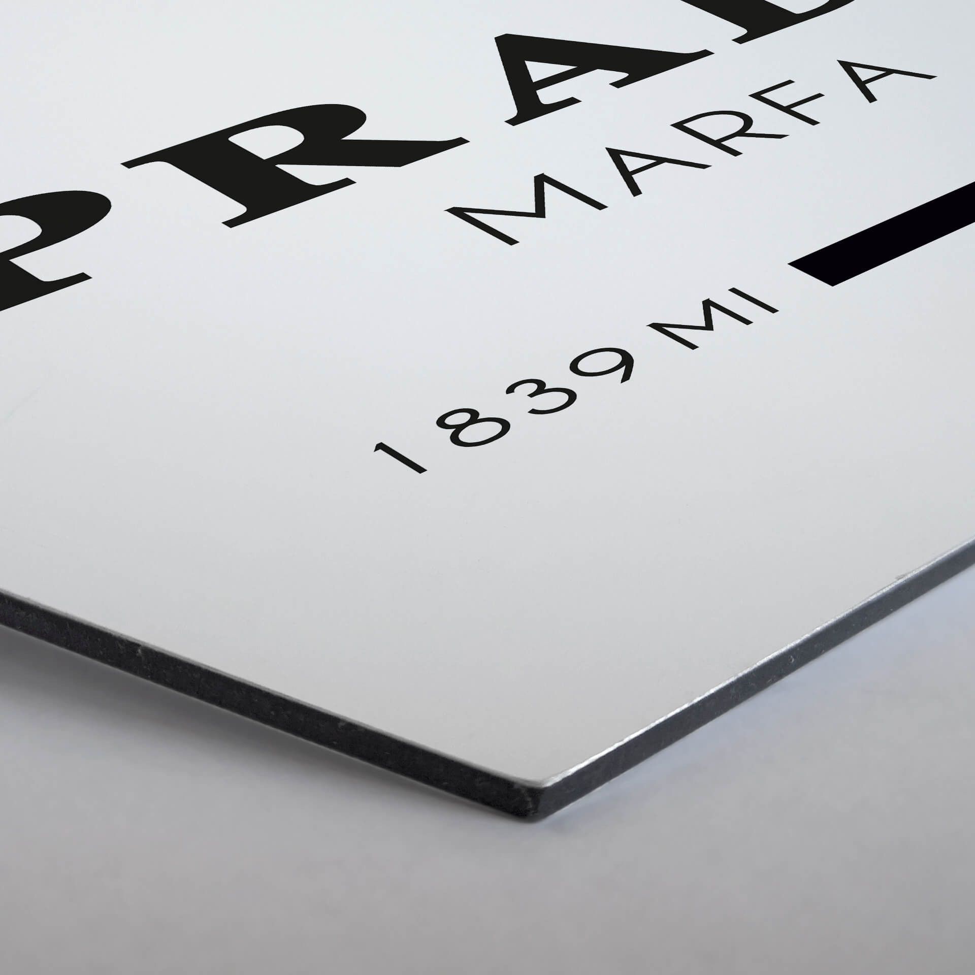Hexagon - Alu-Dibond - Kvilis - Prada Marfa