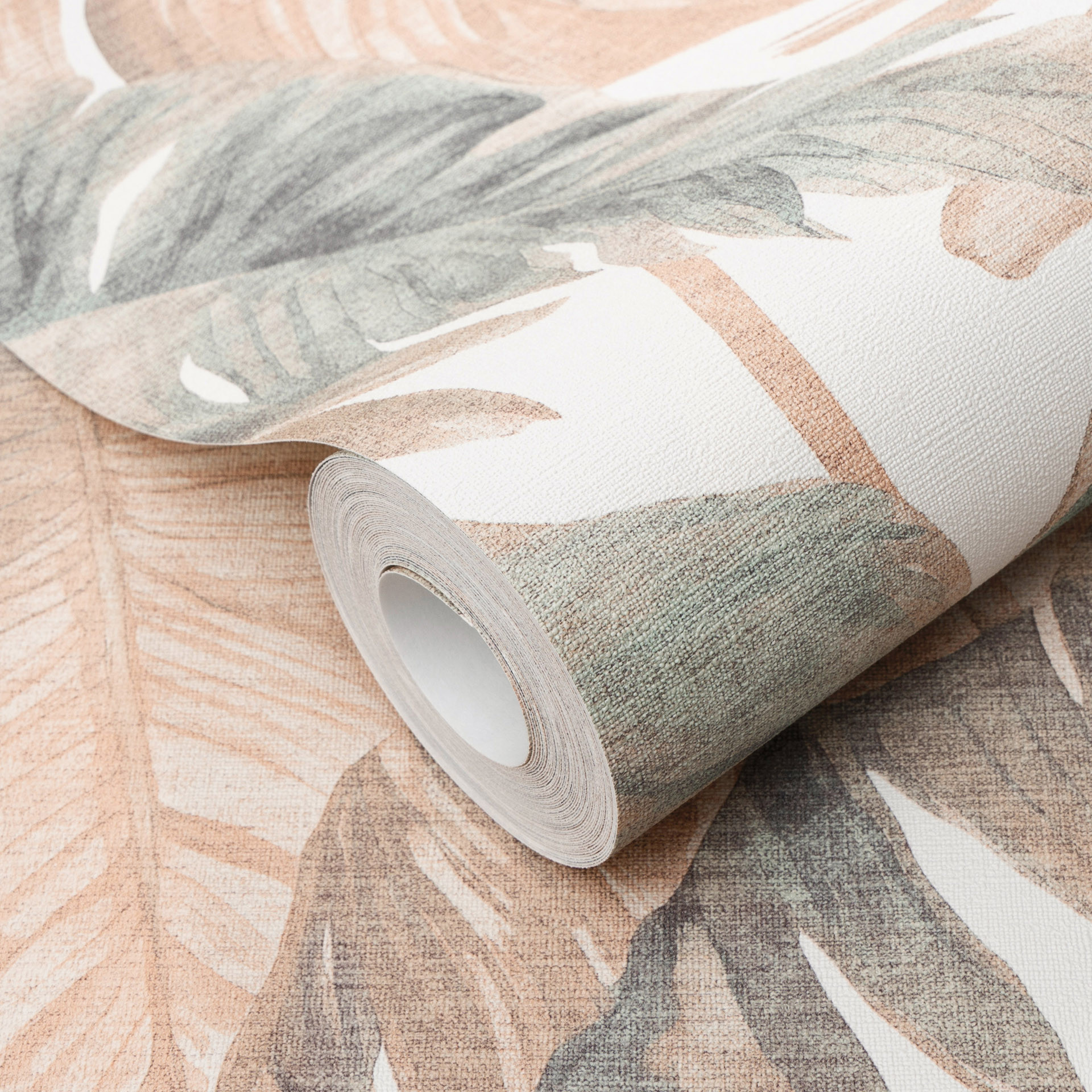 Vliesbehang bladeren in beige blauw greige tropisch modern met monstera look
